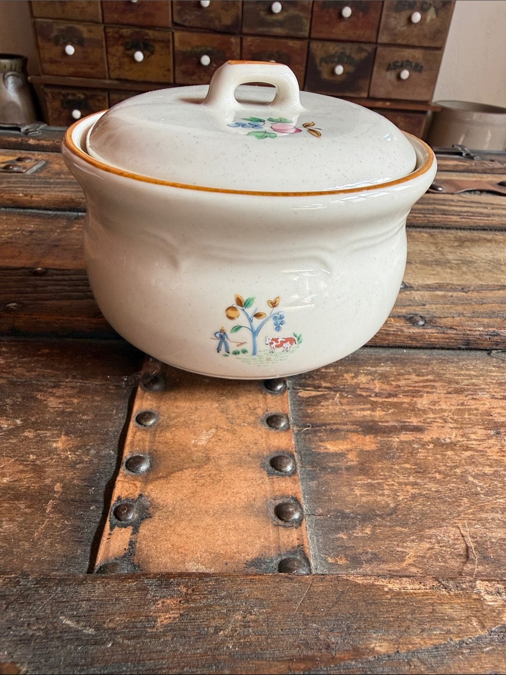 International Heartland Bowl with Lid - Picture 2 of 4